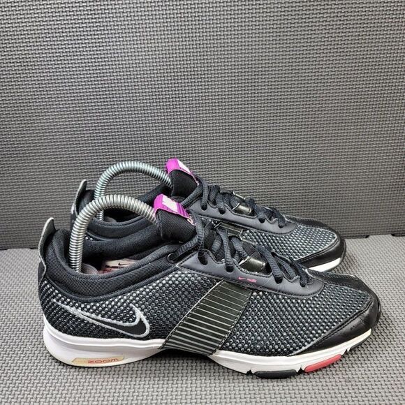 Womens Sz 8 Black Nike Trainer Essential 2 - Picture 1 of 8